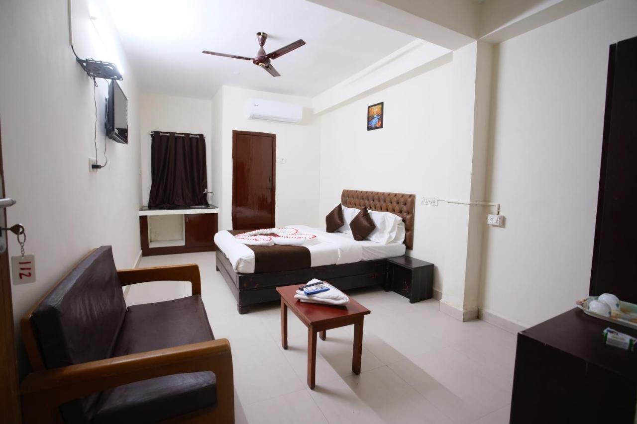 Ganesh Guest House Ченай Екстериор снимка